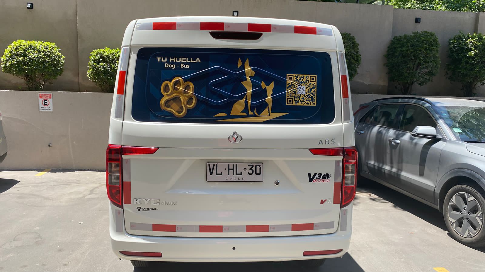 Tu Huella Dog Bus - 2