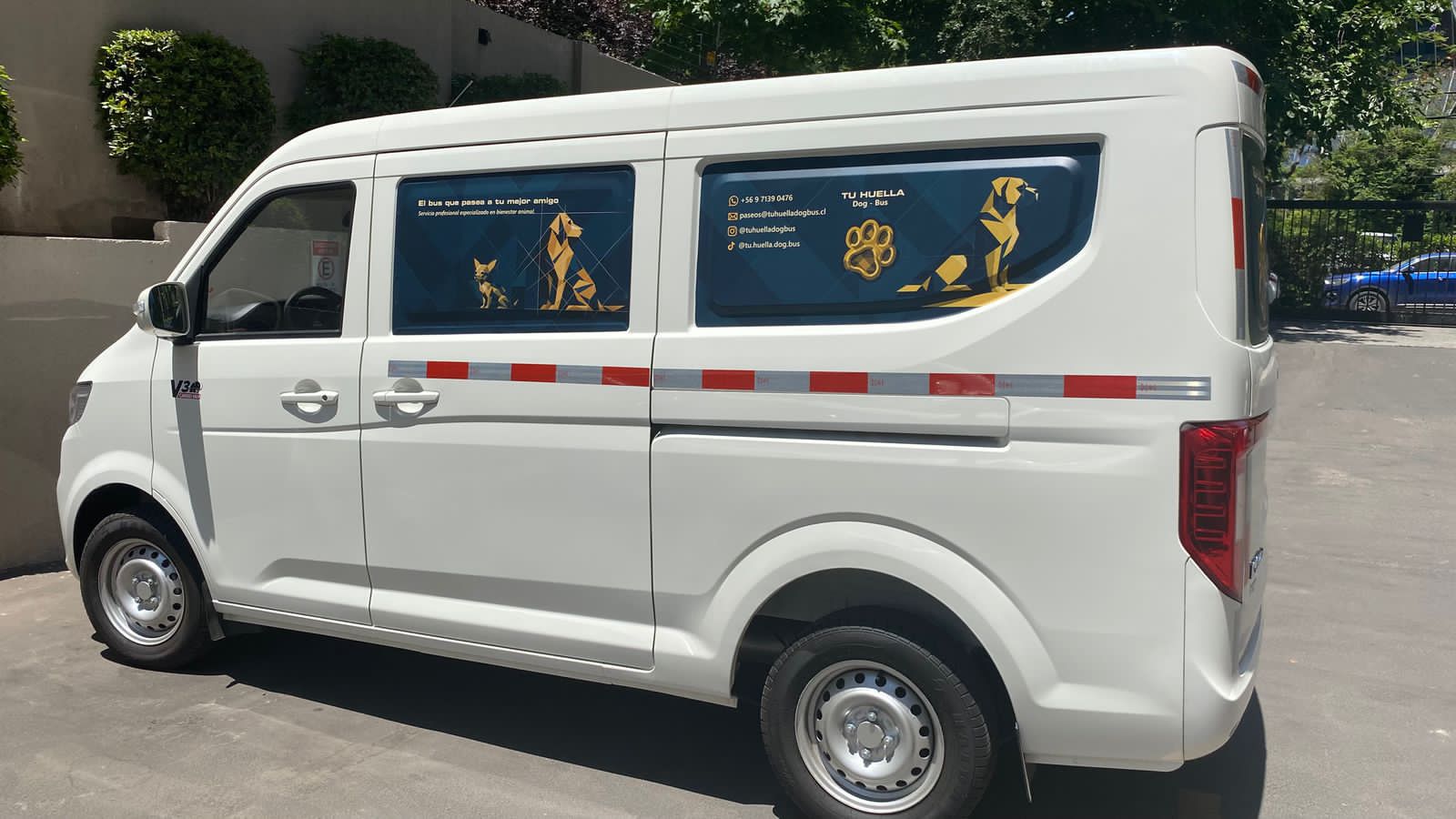 Tu Huella Dog Bus - 3